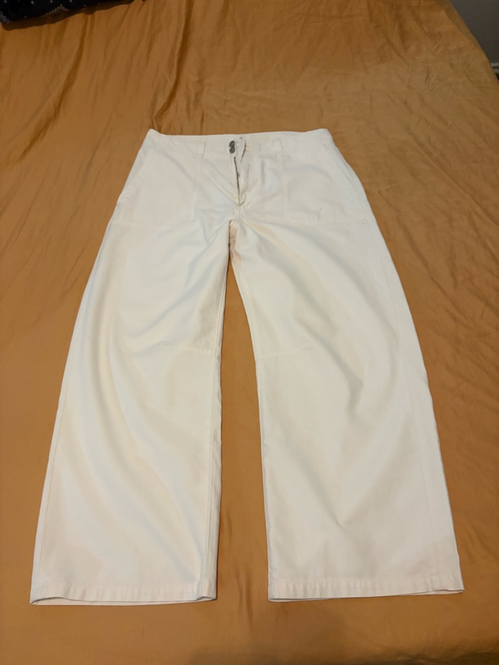 PAIGE Alexis Barrel Tapered Jeans Size 32 Utility Pocket Off White